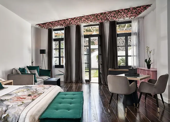 Katikies Garden Fira (Santorini)